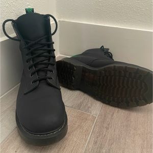 Solovair Black Greasy 8 Eye Derby Boot